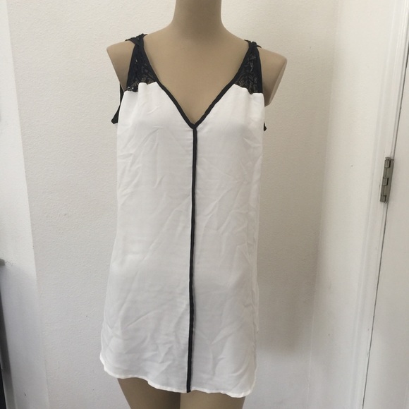 Tops - 💙 short sleeve lace shoulders white black